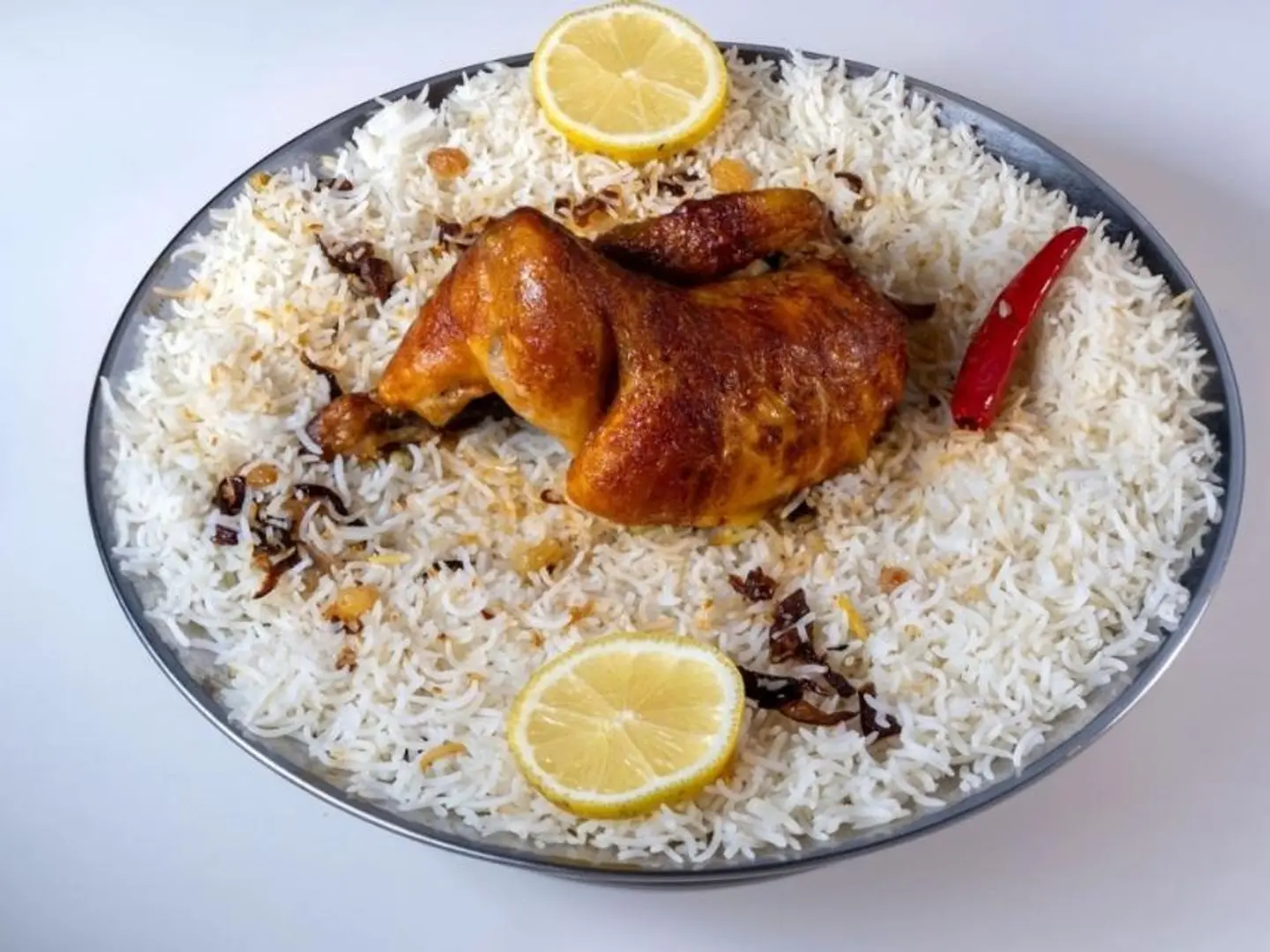 نصف شوايه معى رز ابيض