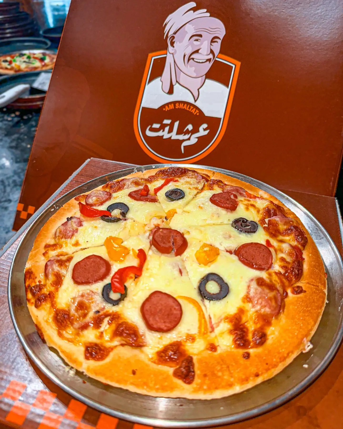 بيتزا هوت دوج وسط
