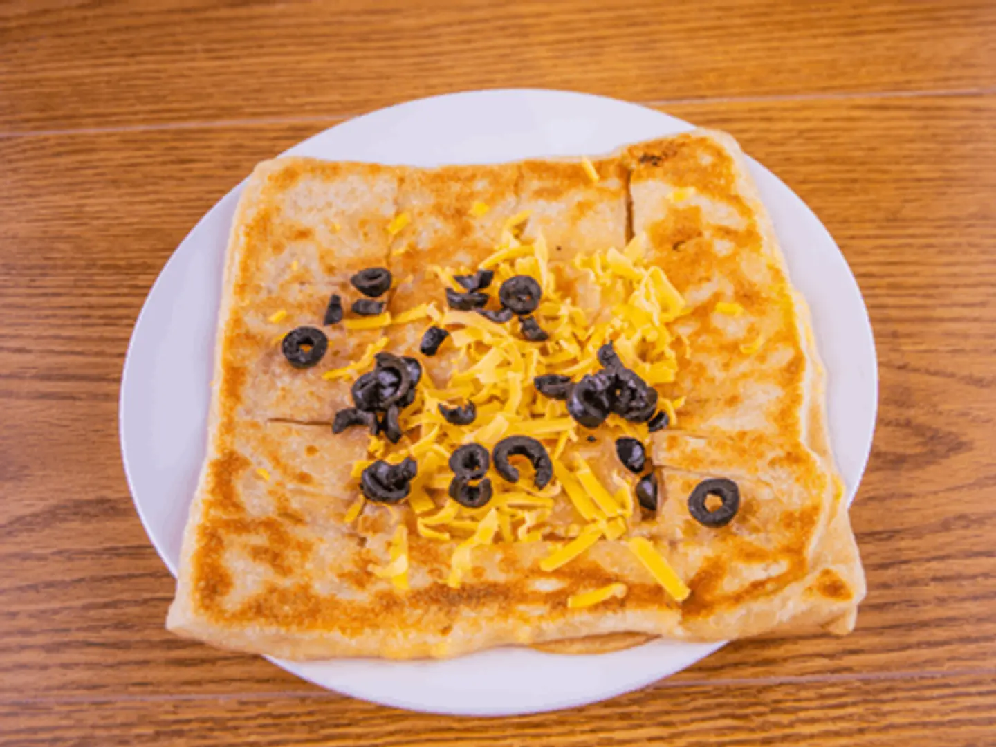 Cheddar With Olives Mutabbaq