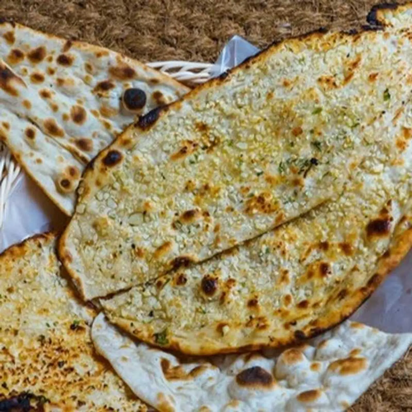 خبز نان بالثوم