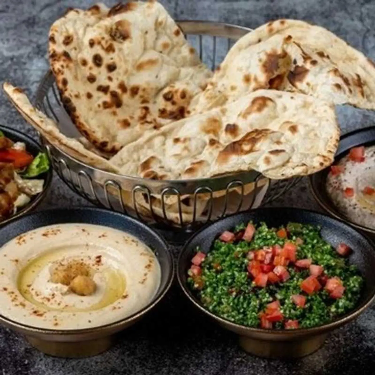 صحن مقبلات مشكل