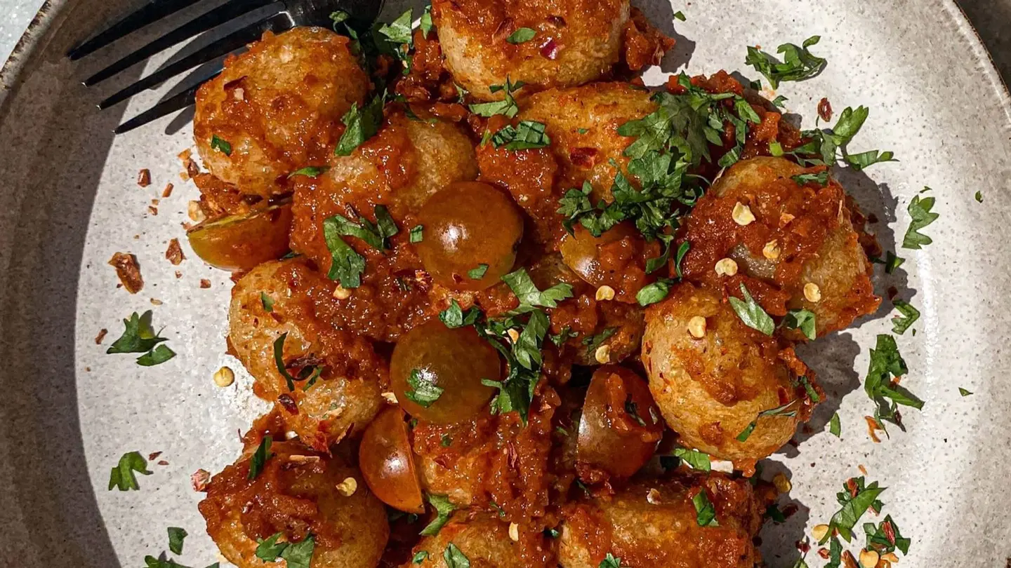 نيوكي القرنبيط بصلصة بومودورو