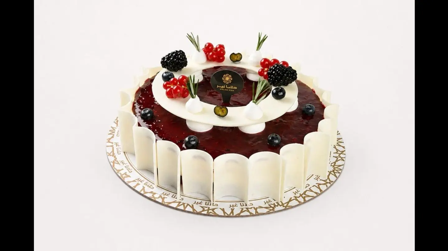 Round Mixed Berry Cake