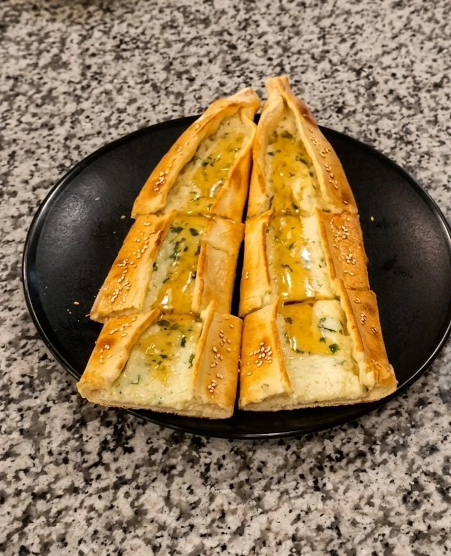 فطيرة جبنة عكاوي عسل