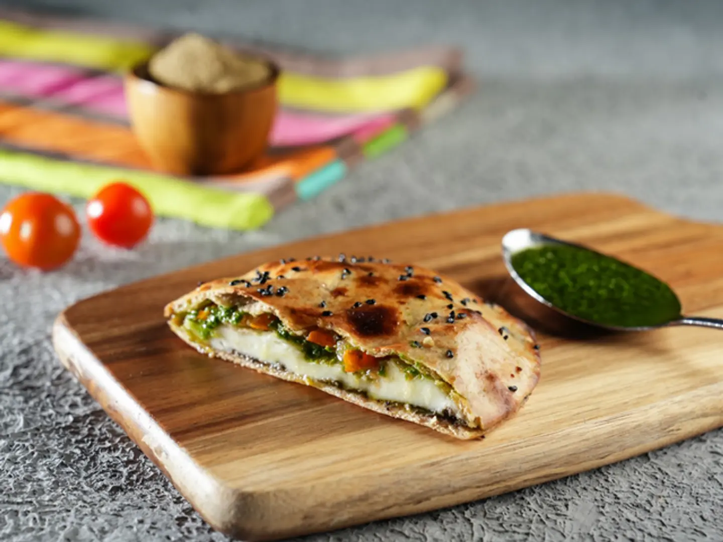 فطيرة جبن حلوم ( خبز بر ١٠٠%)