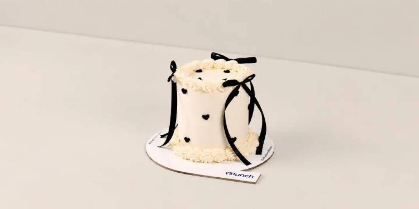 Black Ribbon Cake