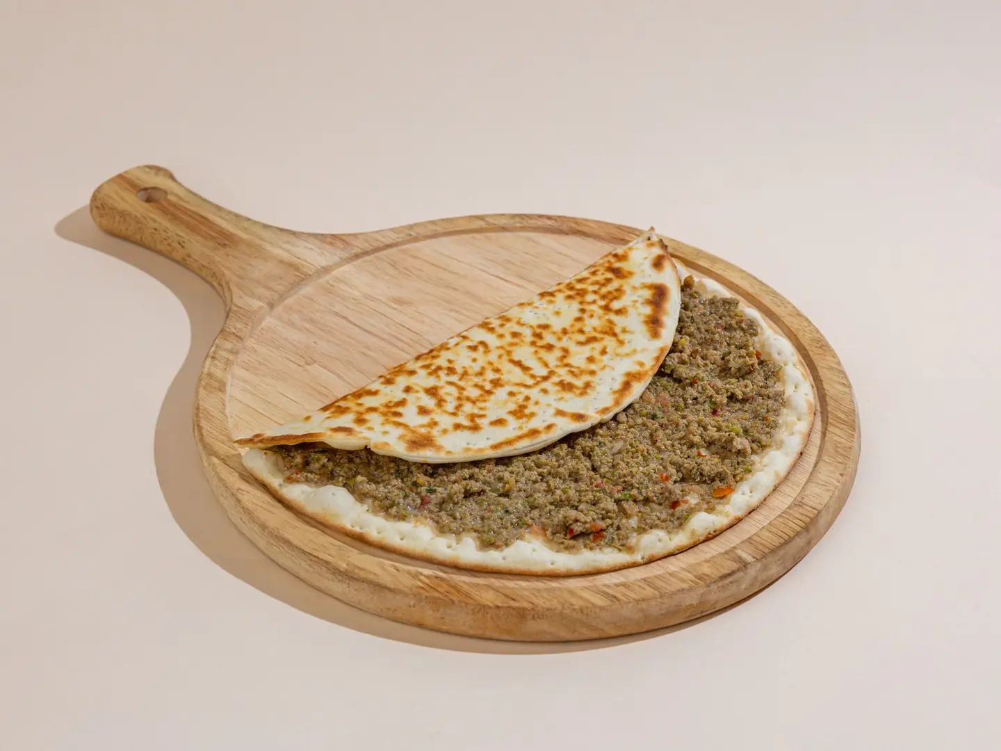 منقوشة لحم بالعجين