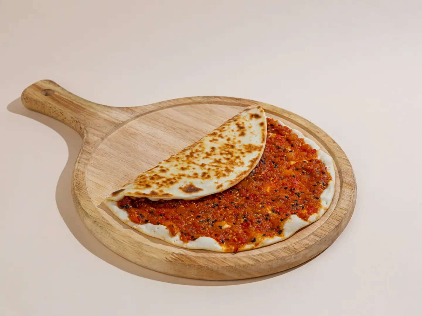 منقوشة محمرة طماطم