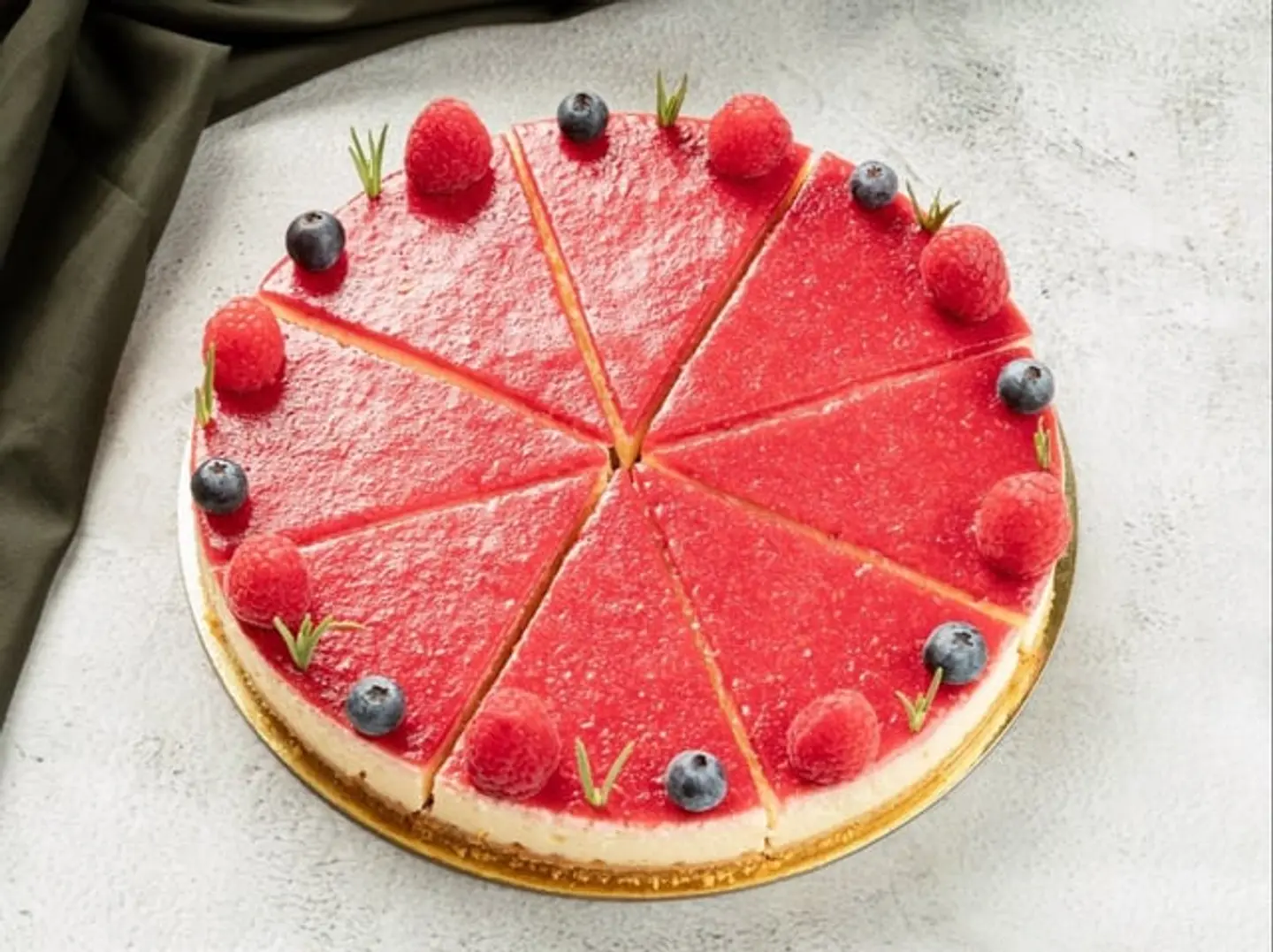Mixed Berry Cheesecake – Family Size (8 Pieces)