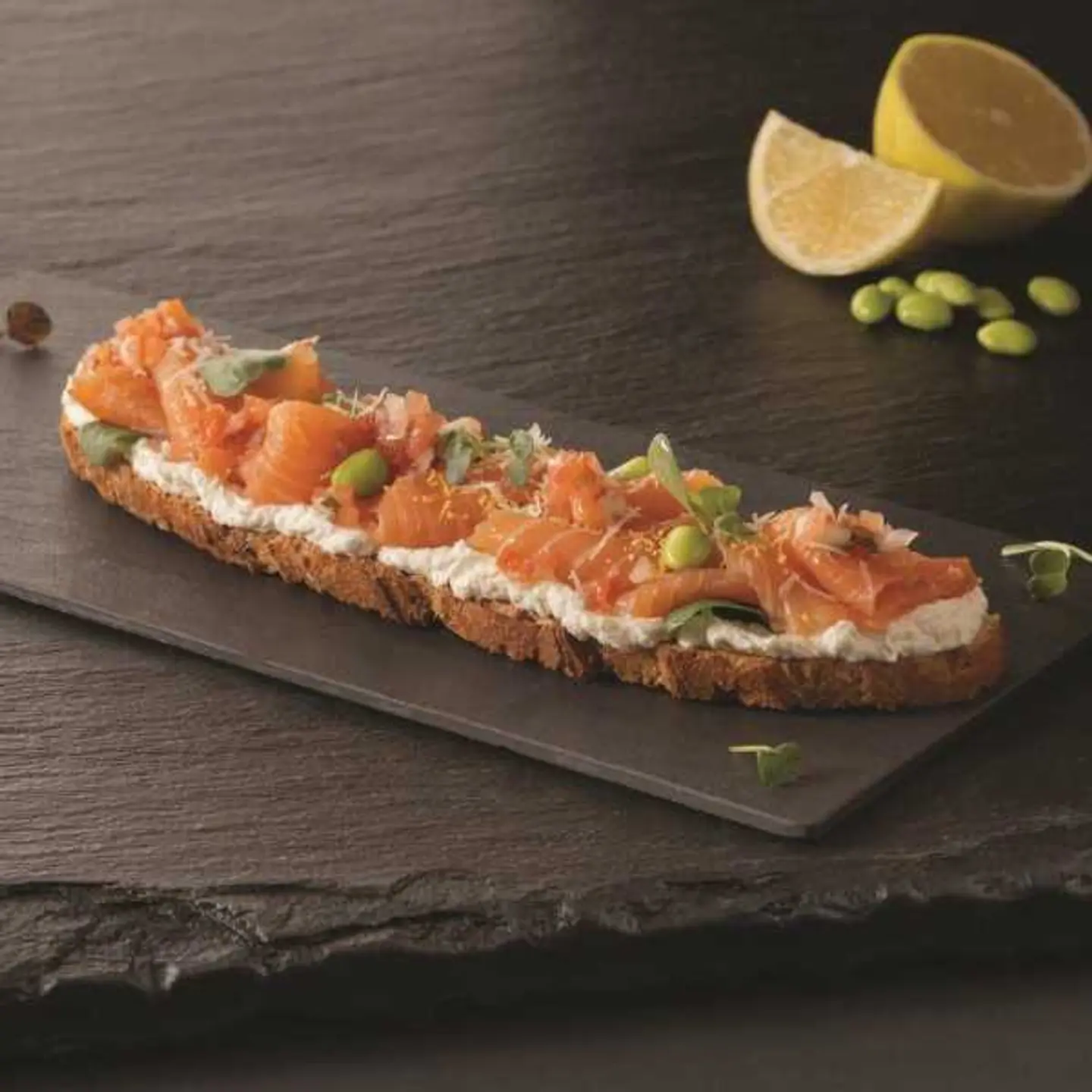 Horseradish Salmon Pizzetta