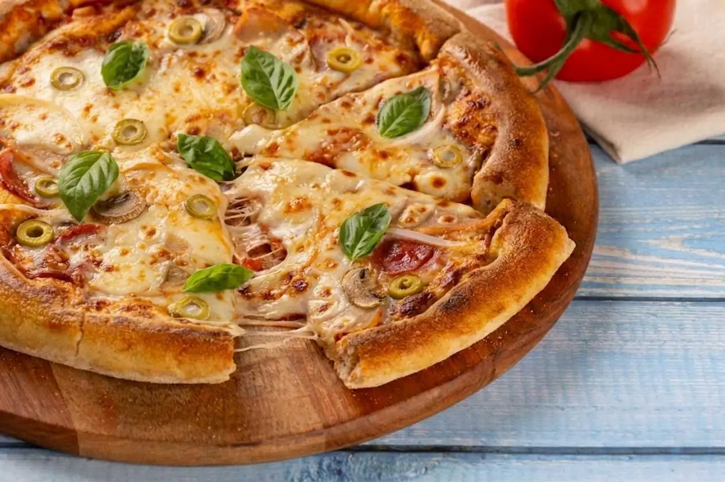 بيتزا إيطالية سوبريم وسط