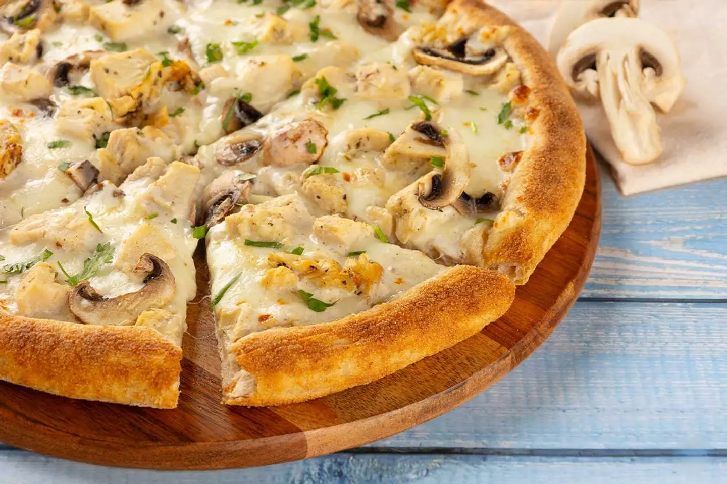 بيتزا دجاج ألفريدو كبيرة