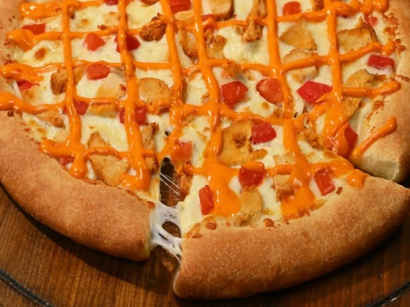 Chicken Dynamite Pizza