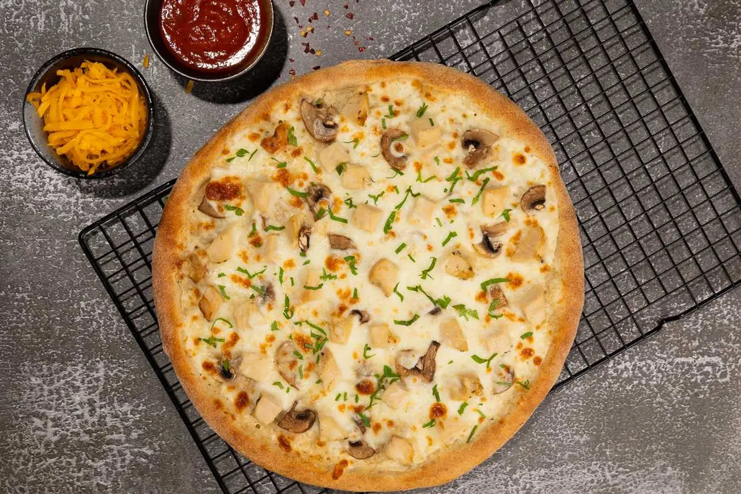 Chicken Alfredo Pizza 12 Inches