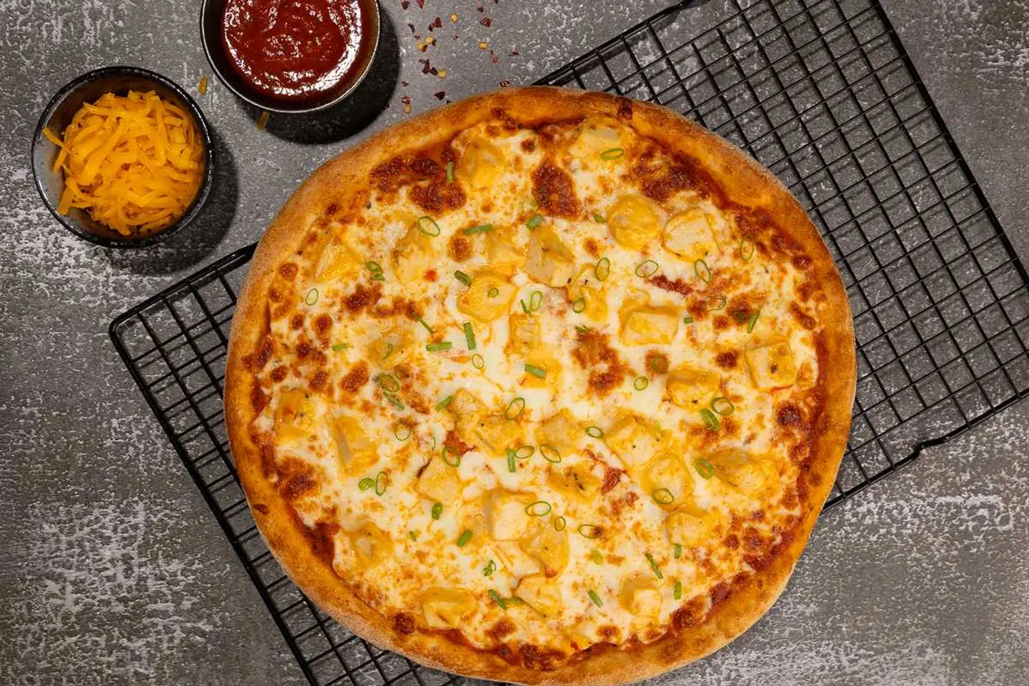 Dynamite Chicken Pizza 12 Inches