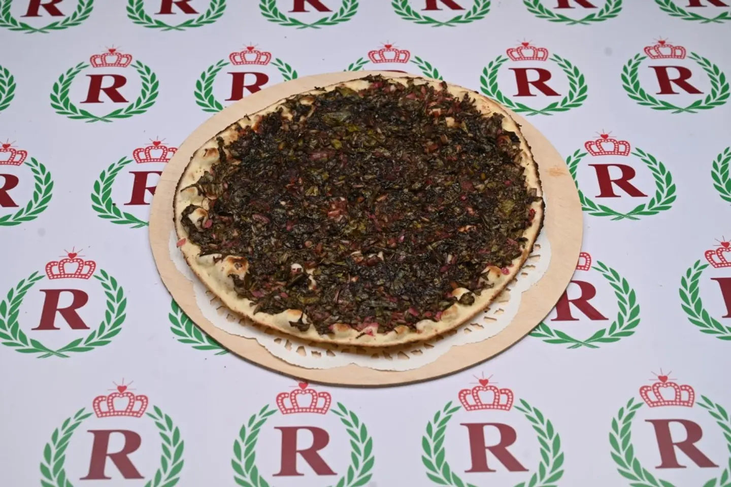 مناقيش سبانخ مع دبس رمان