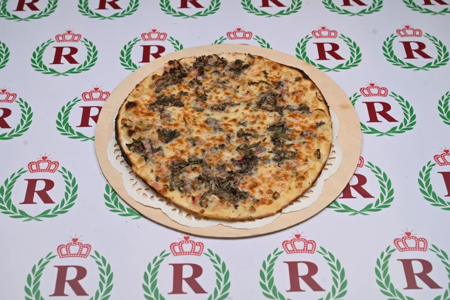 مناقيش جبن مع سبانخ