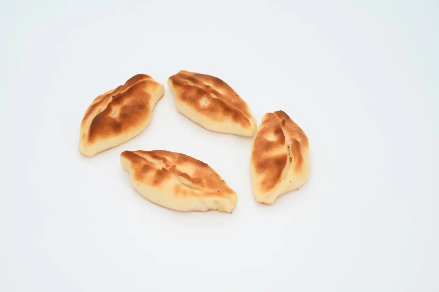 معجنات جبن بيضاء