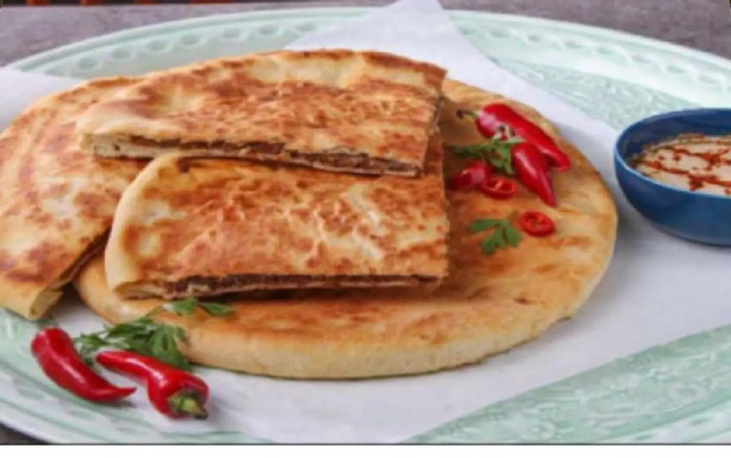 رغيف حواوشي بجبن الشيدر اللذيذ