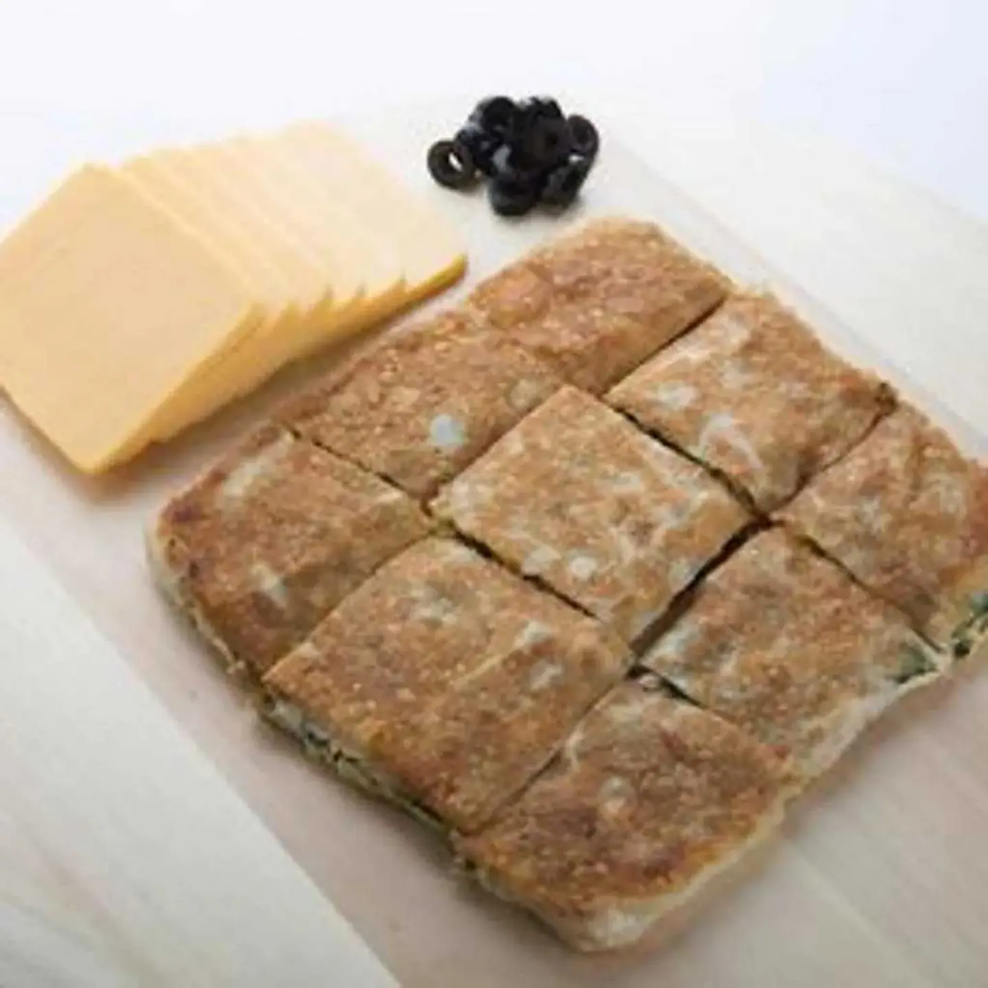 Cheddar Cheese And Olive Slices Mutabbaq