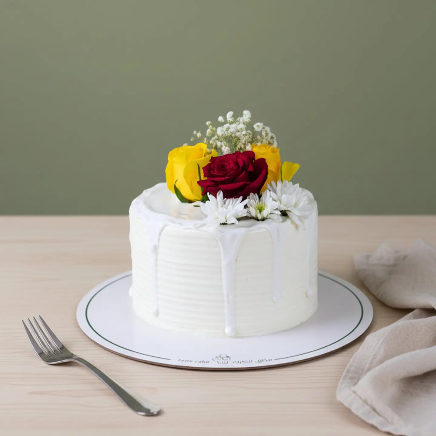 Naked Cake With White Sauce