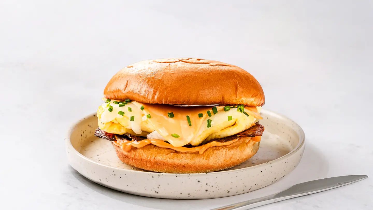 Cheesy Omelette Bun