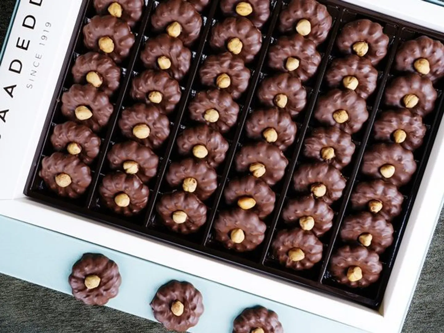 Vip Large Hazelnut Chocolate Flower Petit Four Box