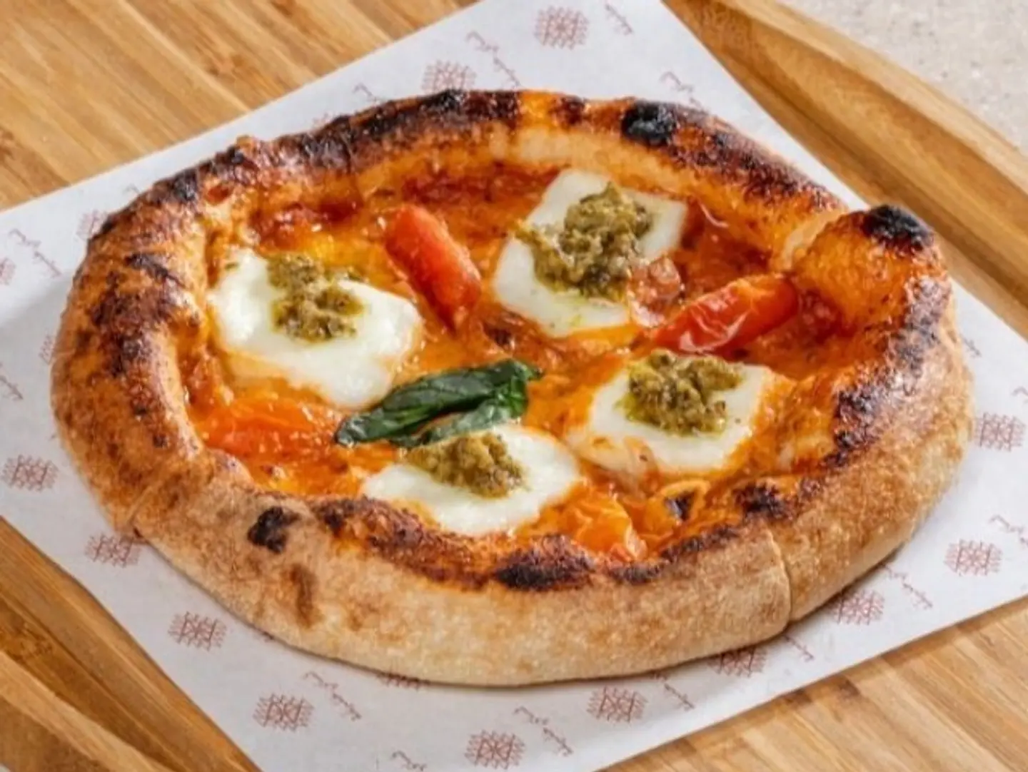 Napoli Pizza With Halloumi And Pesto
