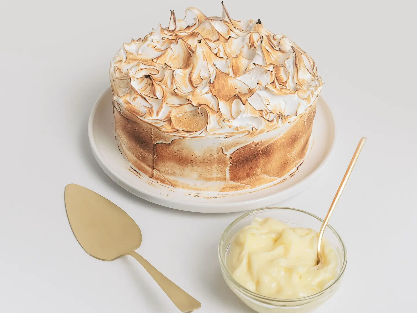 Vanilla Meringue Cake - 8 Inch (10   12 Person)
