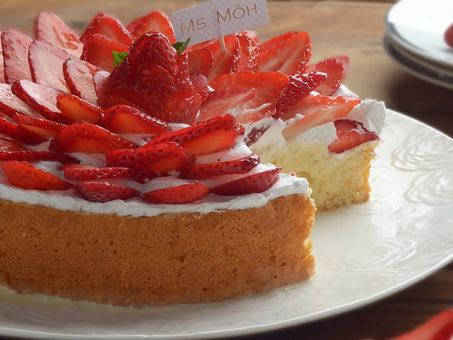 Strawberry Tres Leches Cake - 8 Inch (8  10 Person)