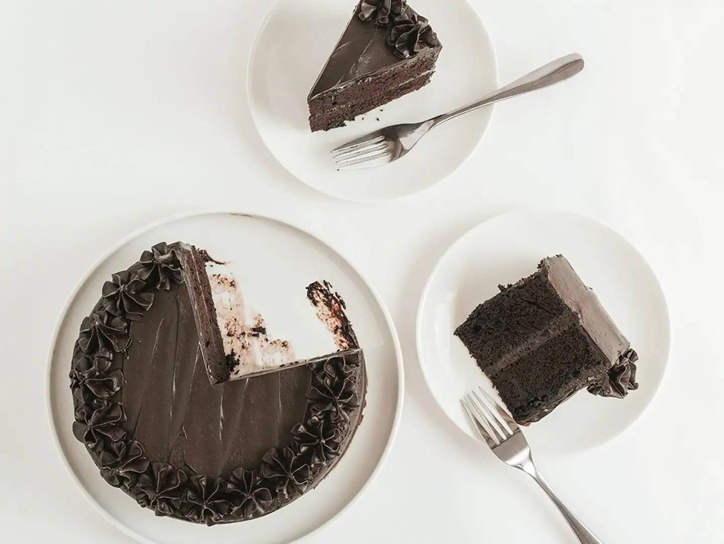 Super Moist Chocolate Cake - 8 Inch (10  12 Person)