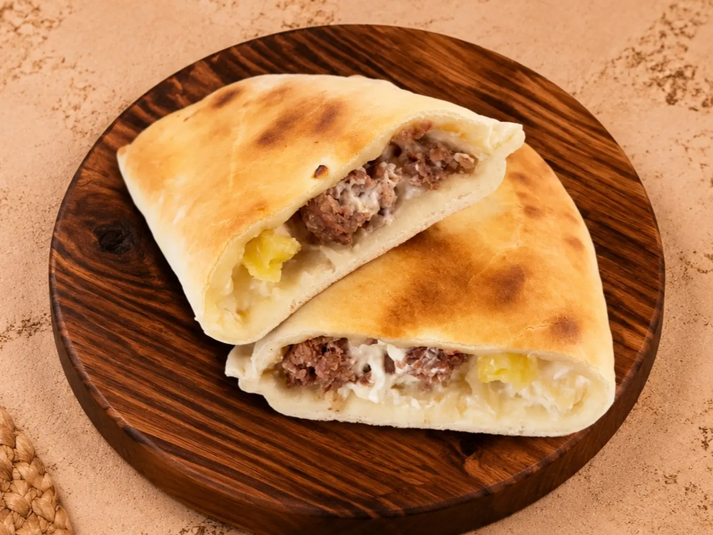 فطيرة اوصال لحم باللبنة