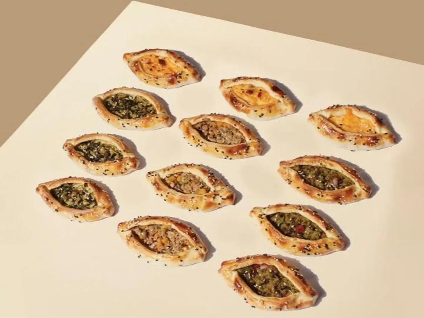 Mini Manakeesh New 12 Pieces