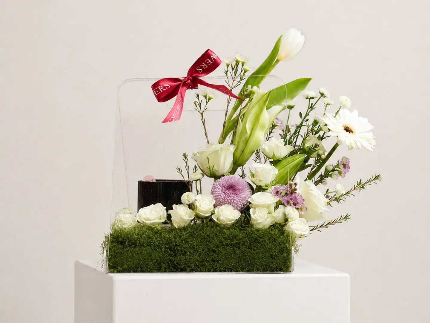 A Touch Of Roses With Cake