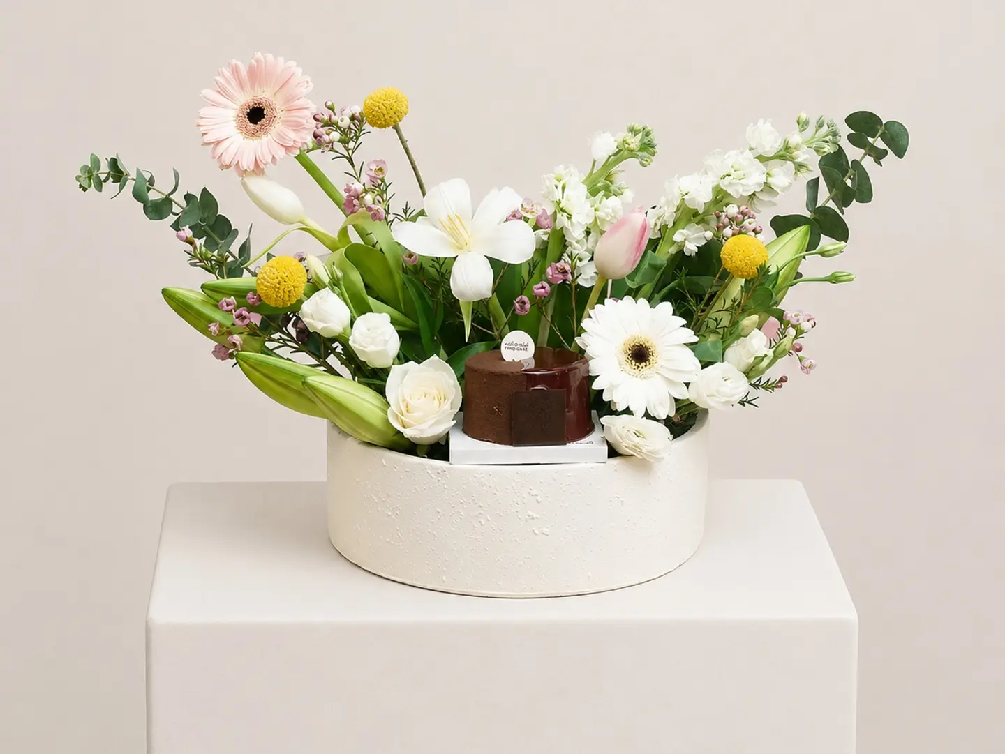 Rose Arrangement With Berry Brûlée Cake