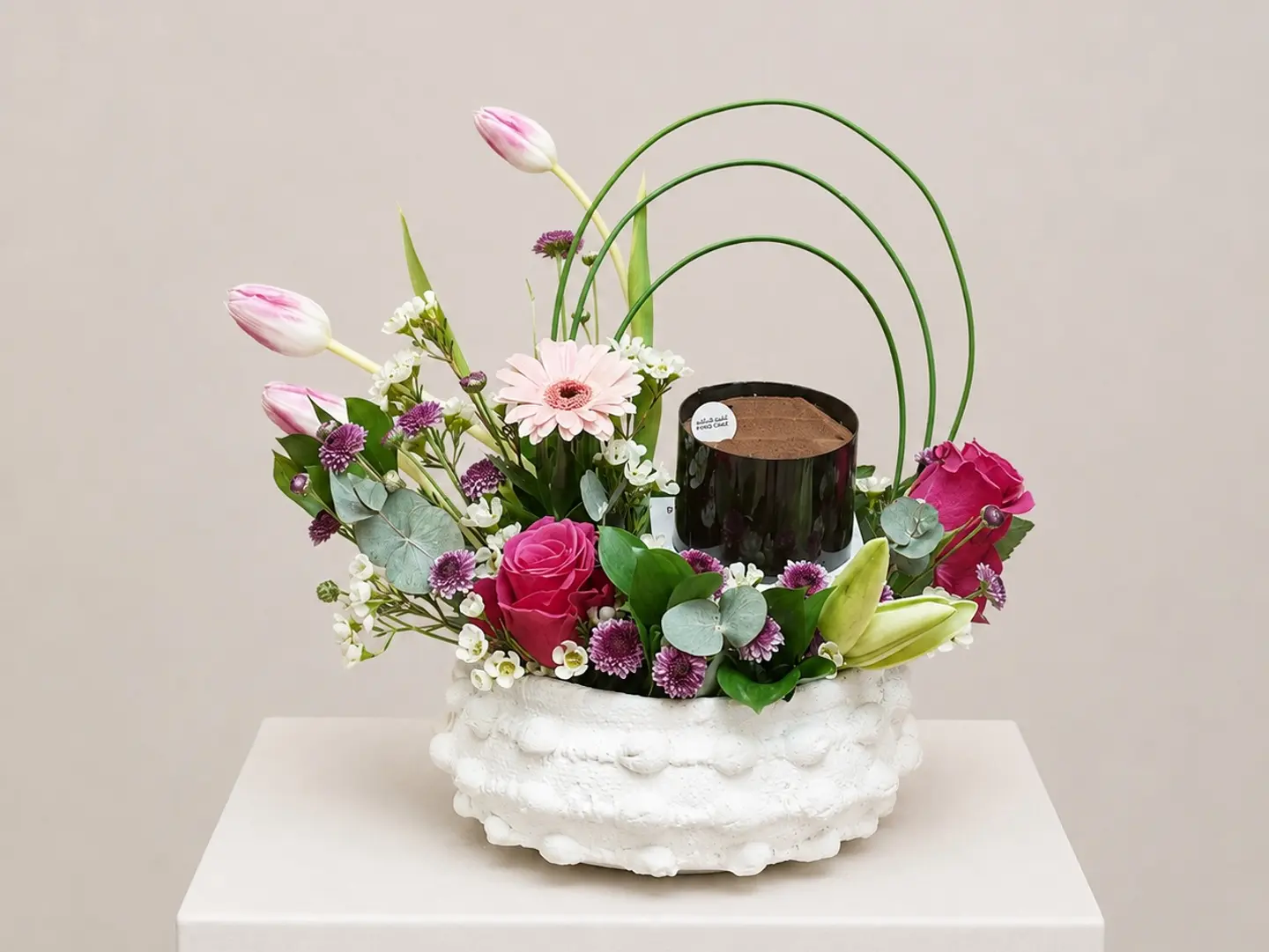 Max Rose Vase With Fatch Cake