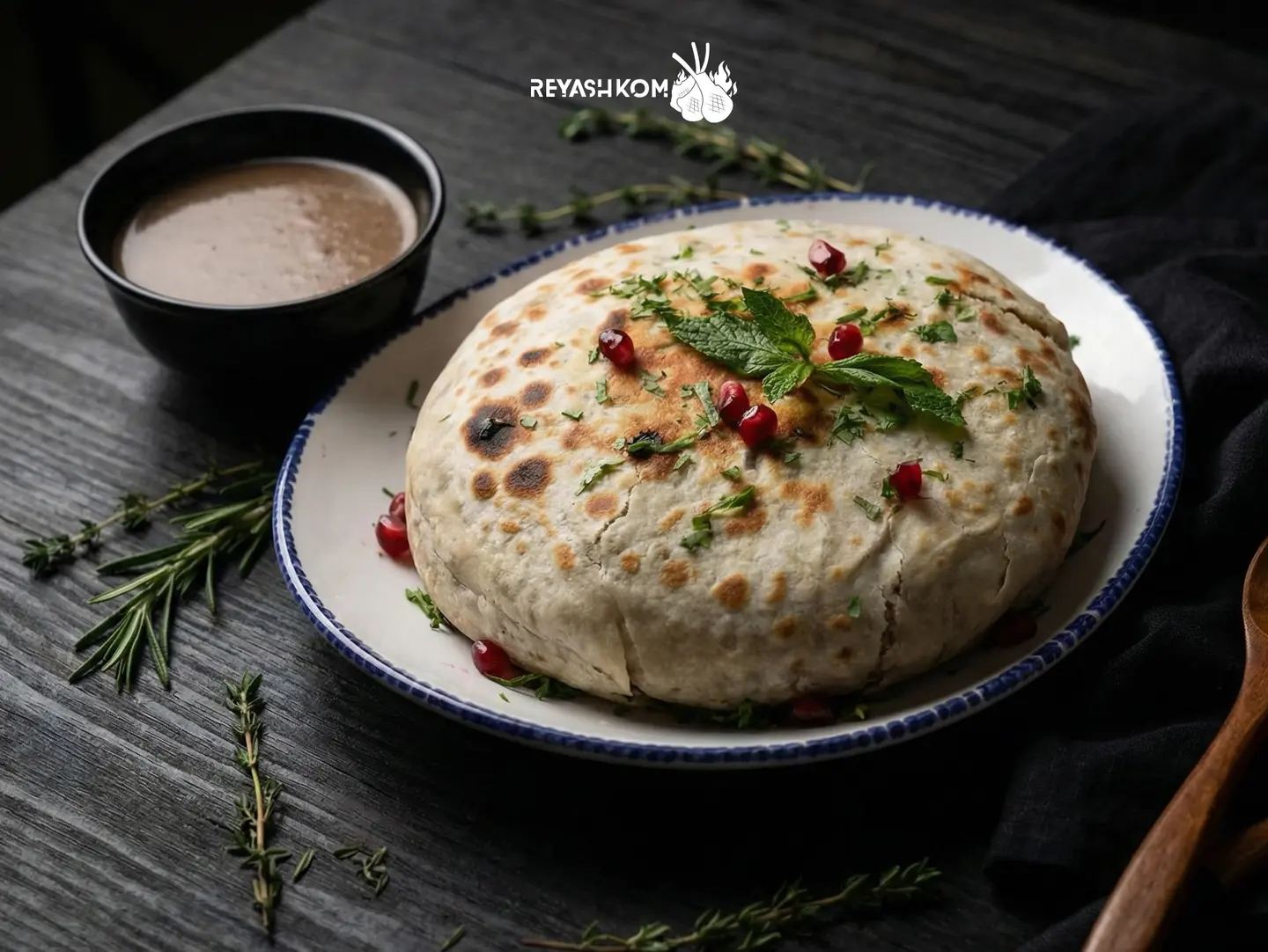 مكمورة لحم موزات خاروف مع الرز الشرقي