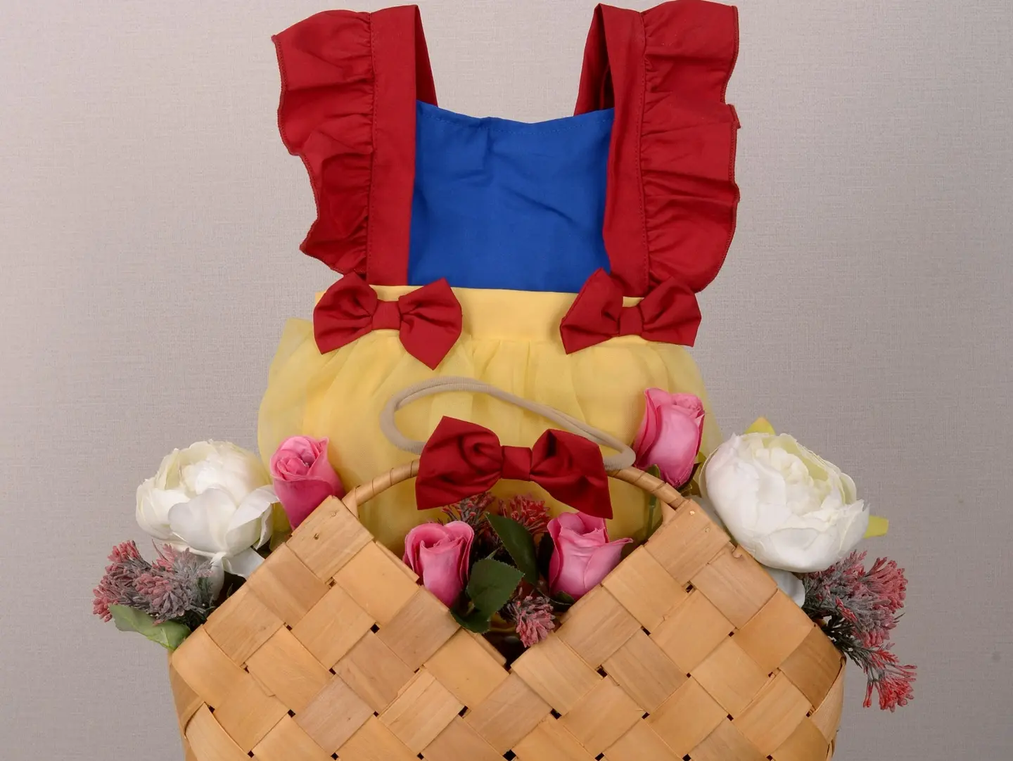 Snow White Outfit