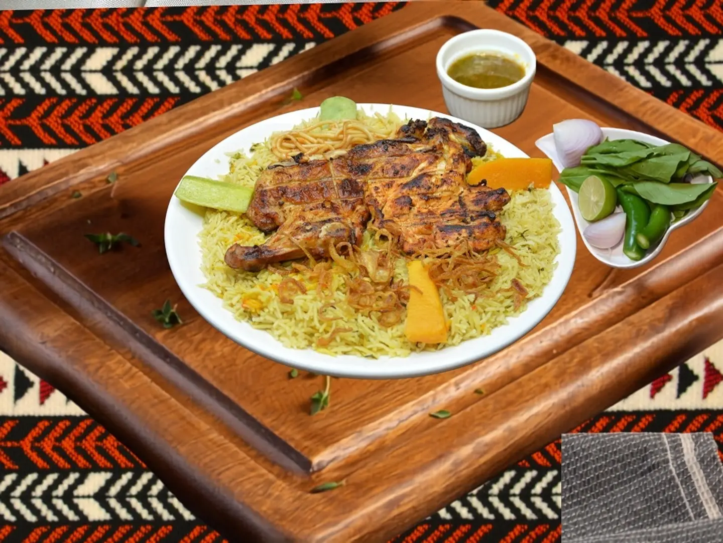 نص حبة دجاج على الفحم ارز دمامية