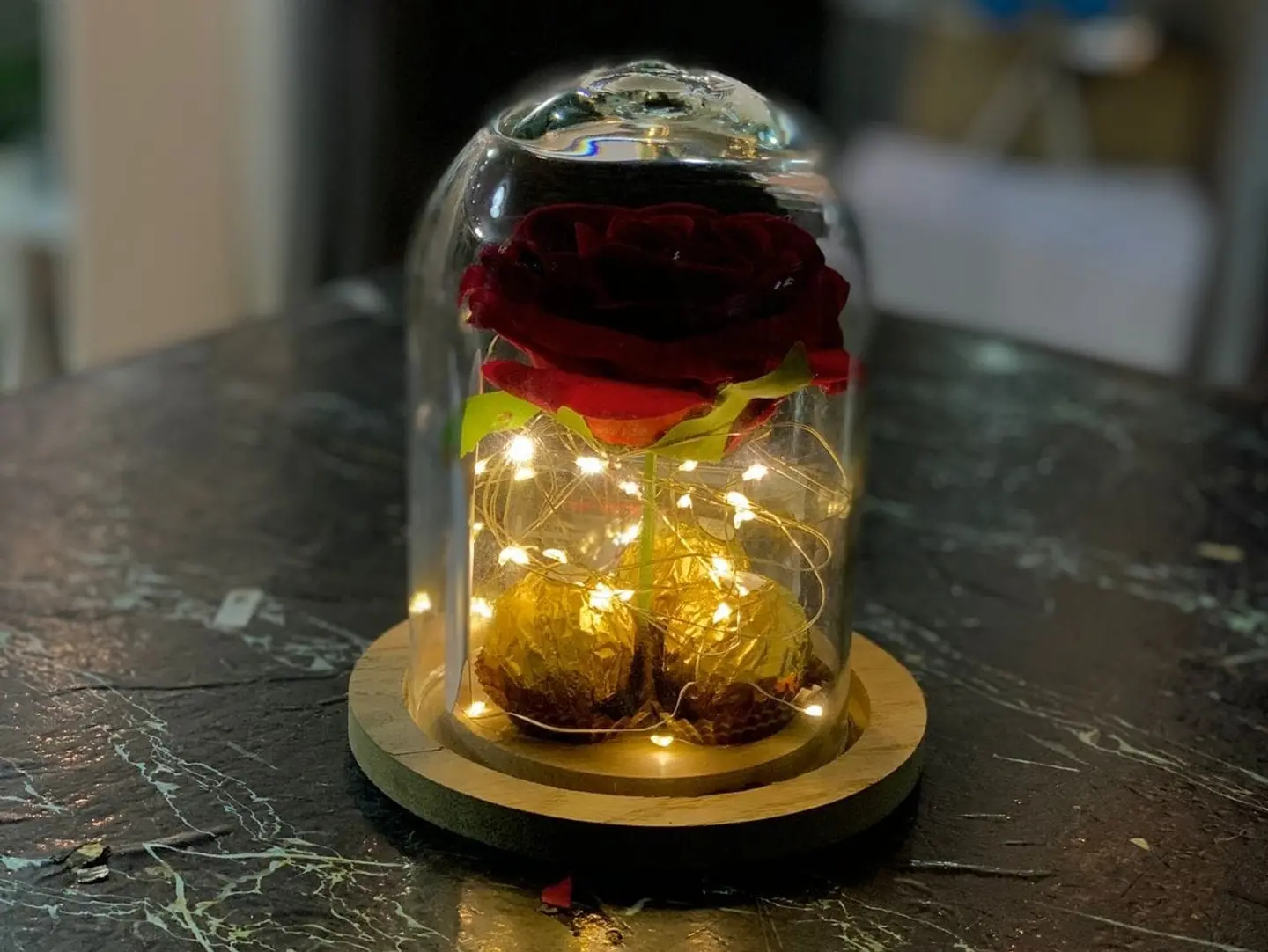 وردة باضاءه فاخرة