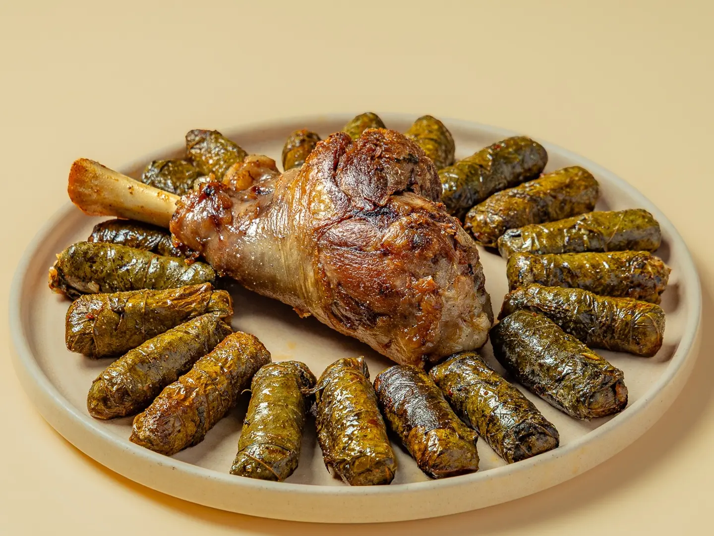 موزة ضانى مع محشى ورق عنب