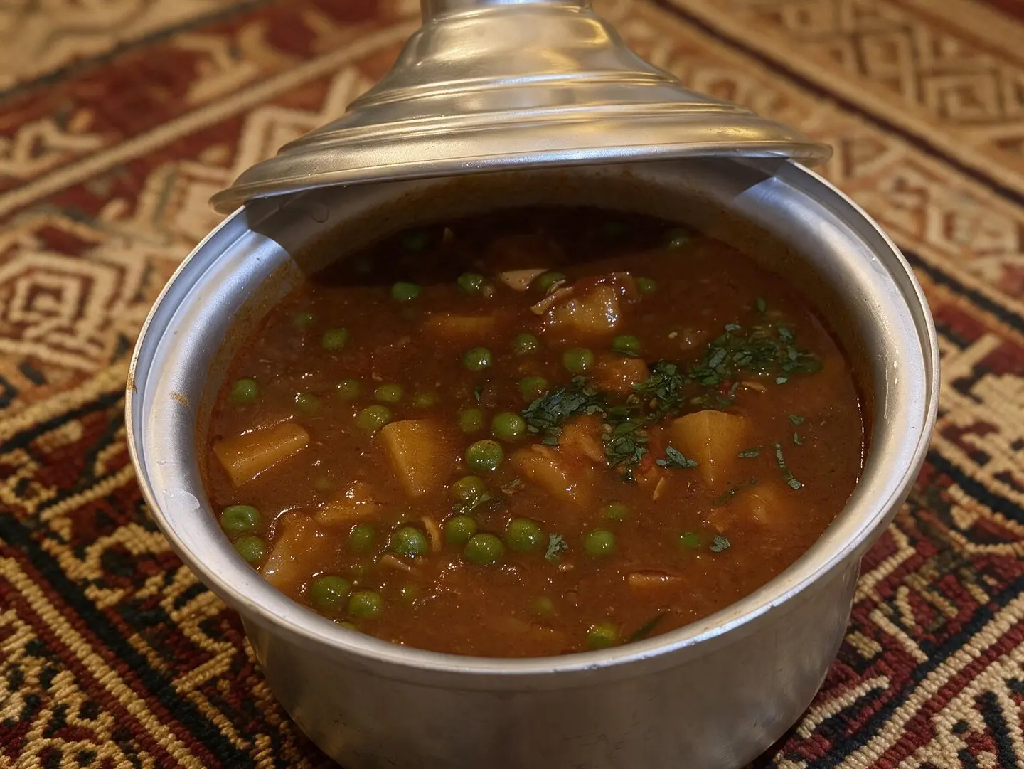 Chicken Idam With Potatoes & Green Peas