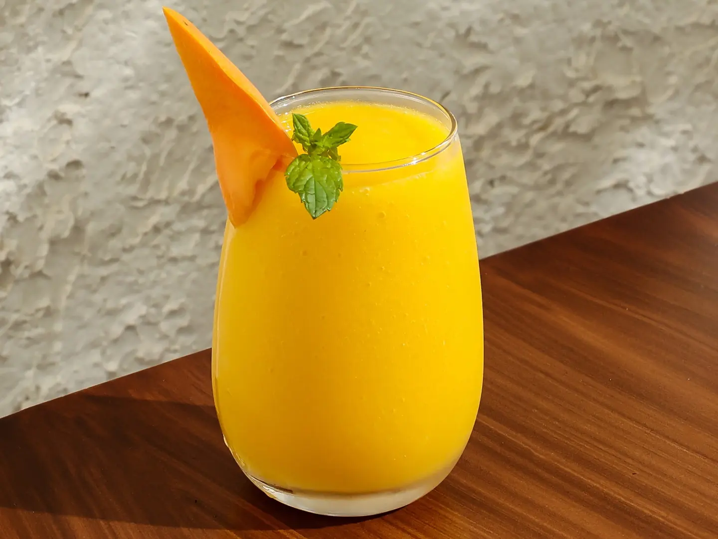 عصير مانجو طازج
