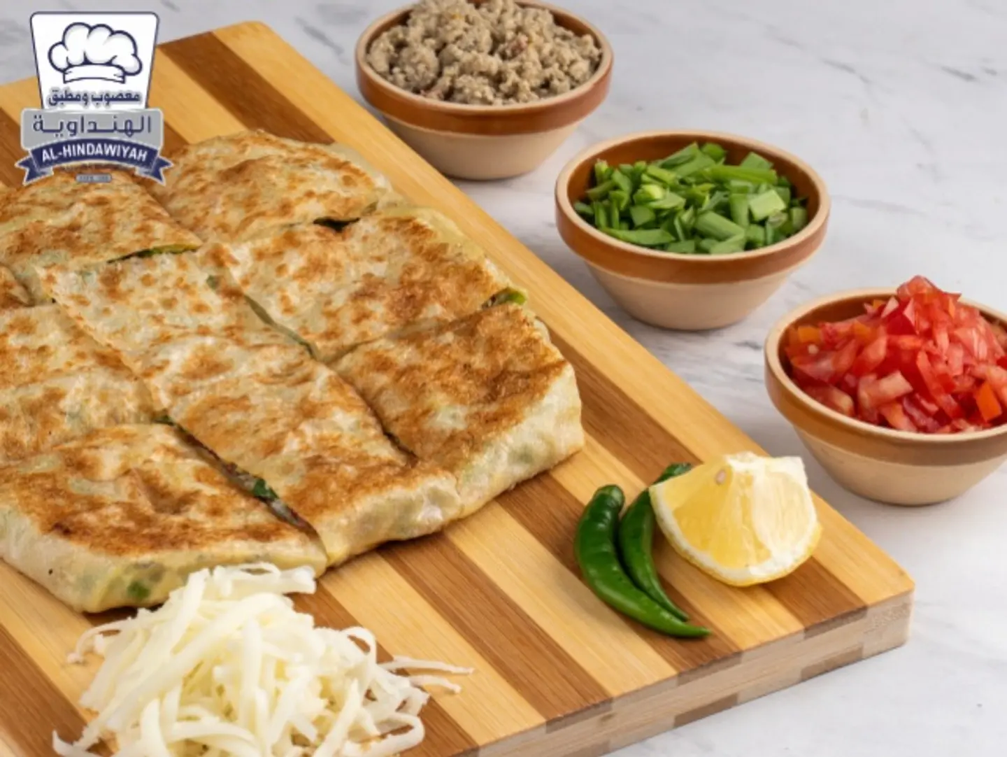 مطبق دجاج بالخضار وجبنة الموزاريلا