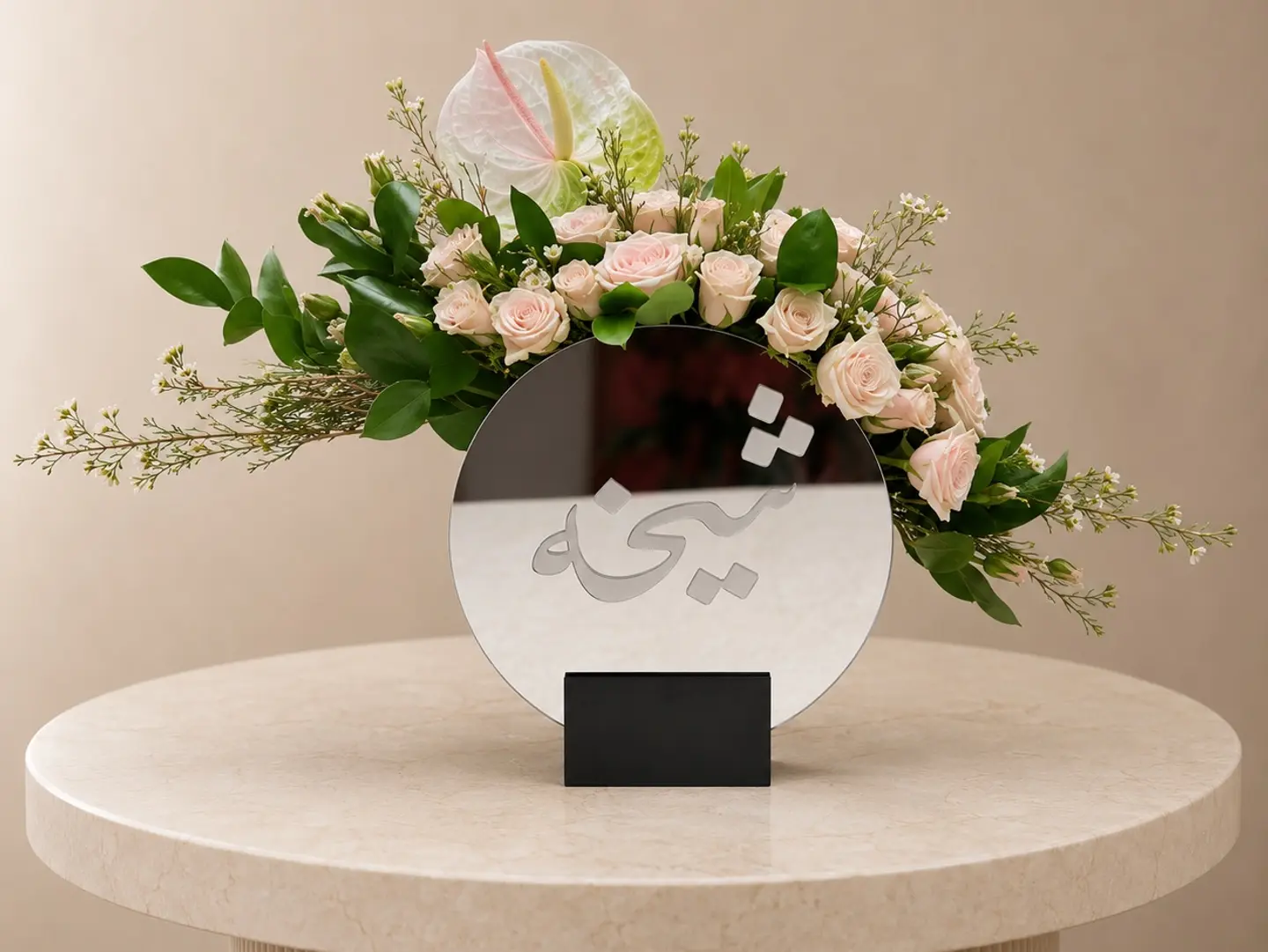 فازه مع ورد طبيعي