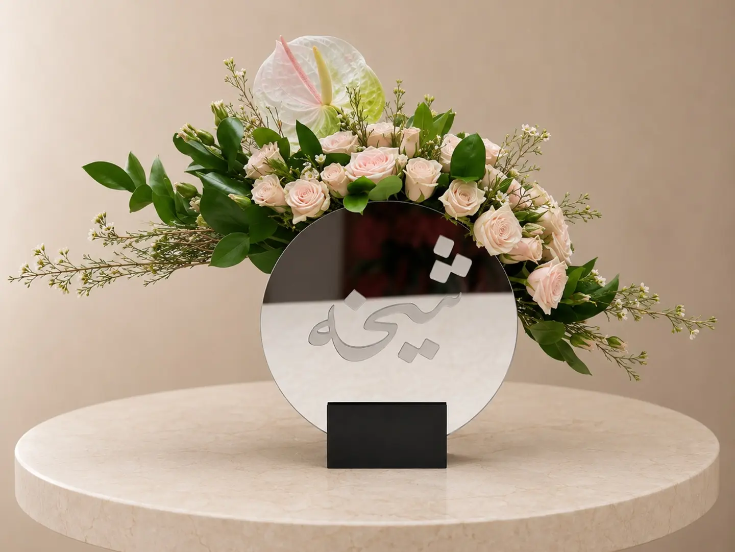 فازه مع ورد طبيعي