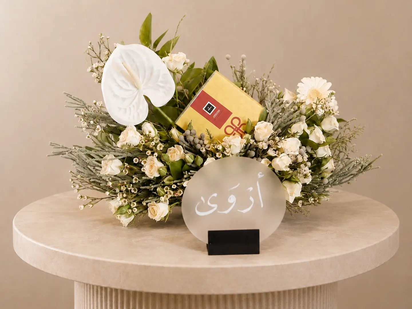 شوكولاتة مع ورد وفازة مرايا