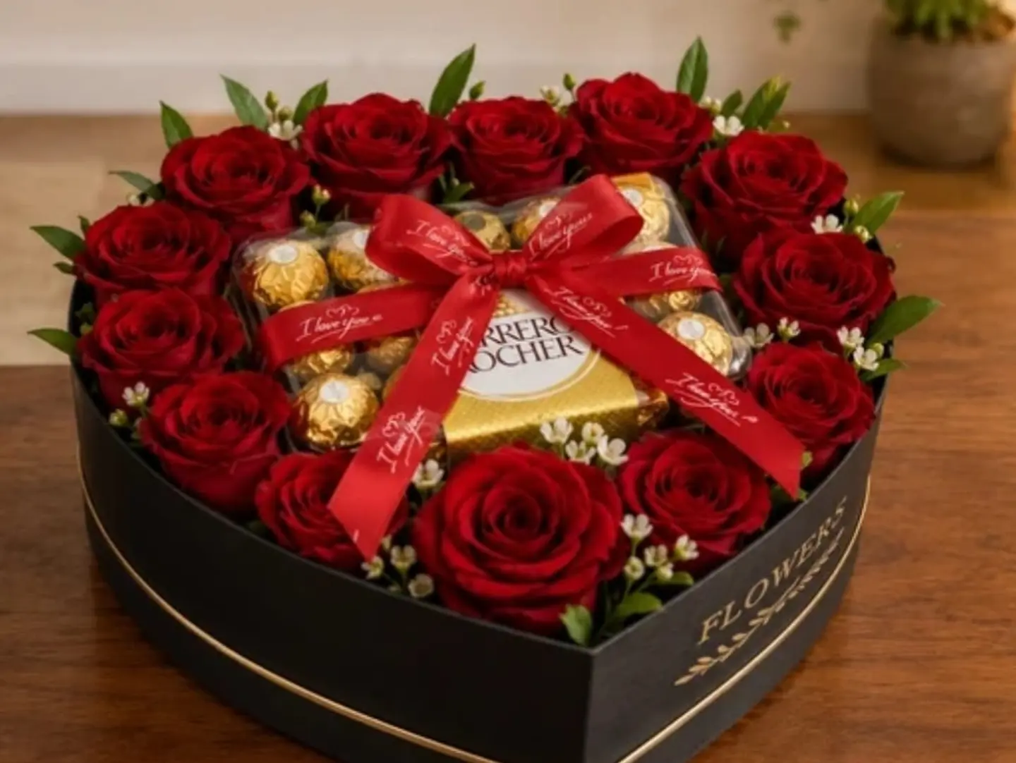 علبة شوكولاتة وورود
