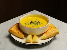 شوربة كريمة الدجاج بالذرة