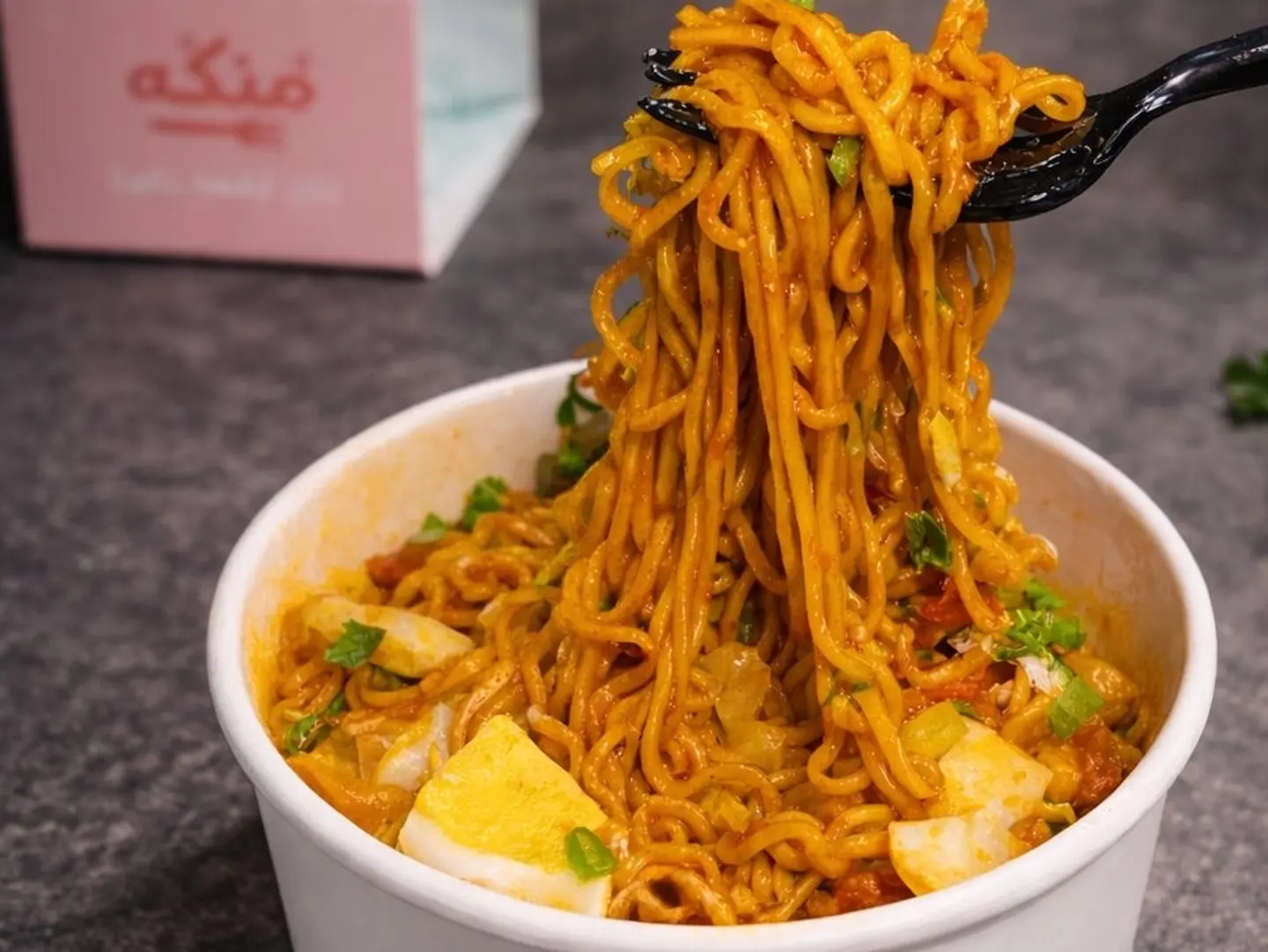 نودلز دجاج بصوص منكّه - فلفل